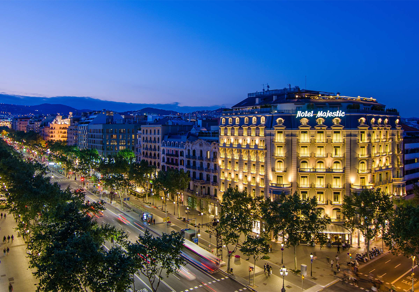 Luxury Things to Do in Barcelona – Champagne Cruise, Villas, and 360° Views